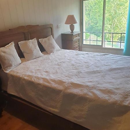 Location De Vacances A Neylis Avec Vue Sur Les Forets Et Les Champs Carla-de-Roquefort Ngoại thất bức ảnh
